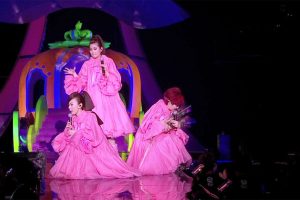 Read more about the article S.H.E 《爱而为一》演唱会