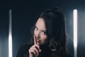 Read more about the article 凡希亚·奥伊亚(Faouzia)专辑歌曲合集[无损flac/1.47GB]百度云网盘下载