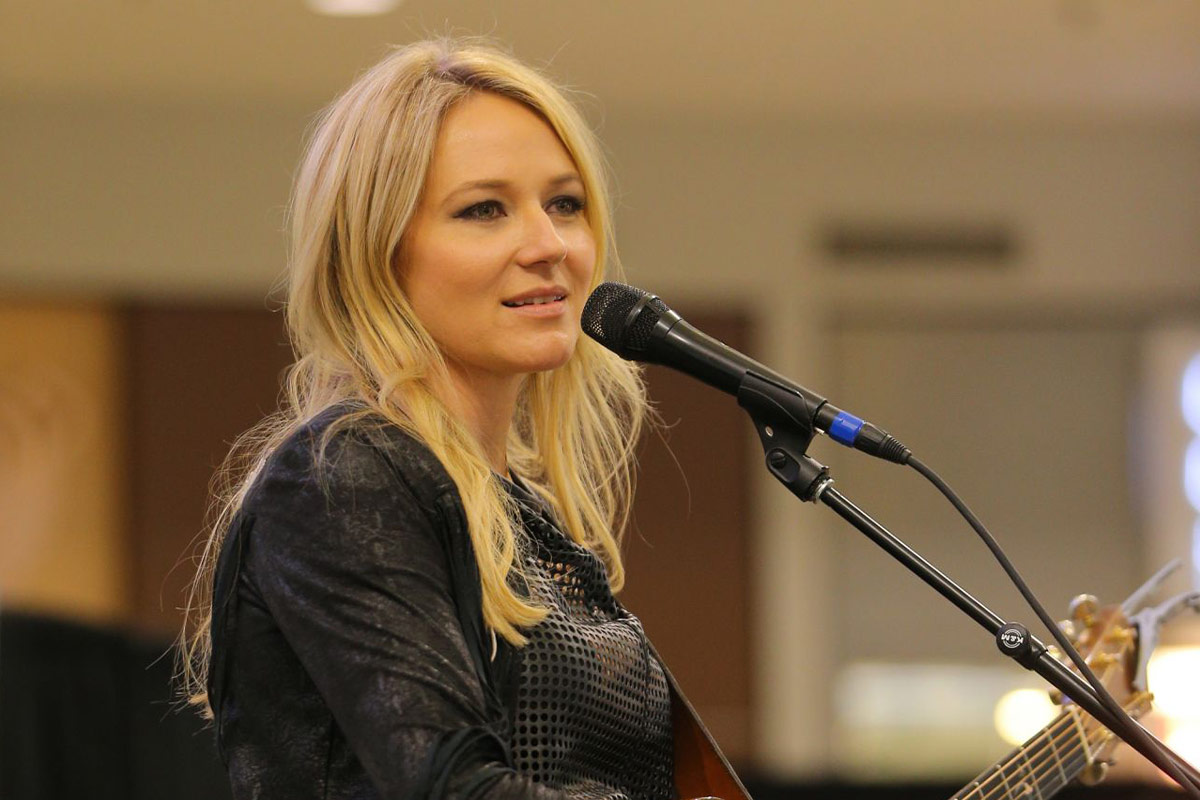 You are currently viewing 珠儿·克尔彻(Jewel Kilcher)专辑歌曲合集[无损flac/2.88GB][百度云][夸克]网盘下载